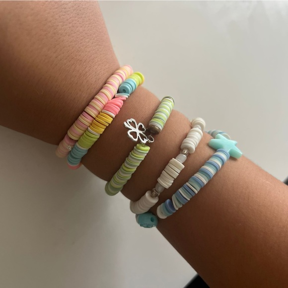 5 pcs clay bead stretch bracelets - Picture 1 of 2